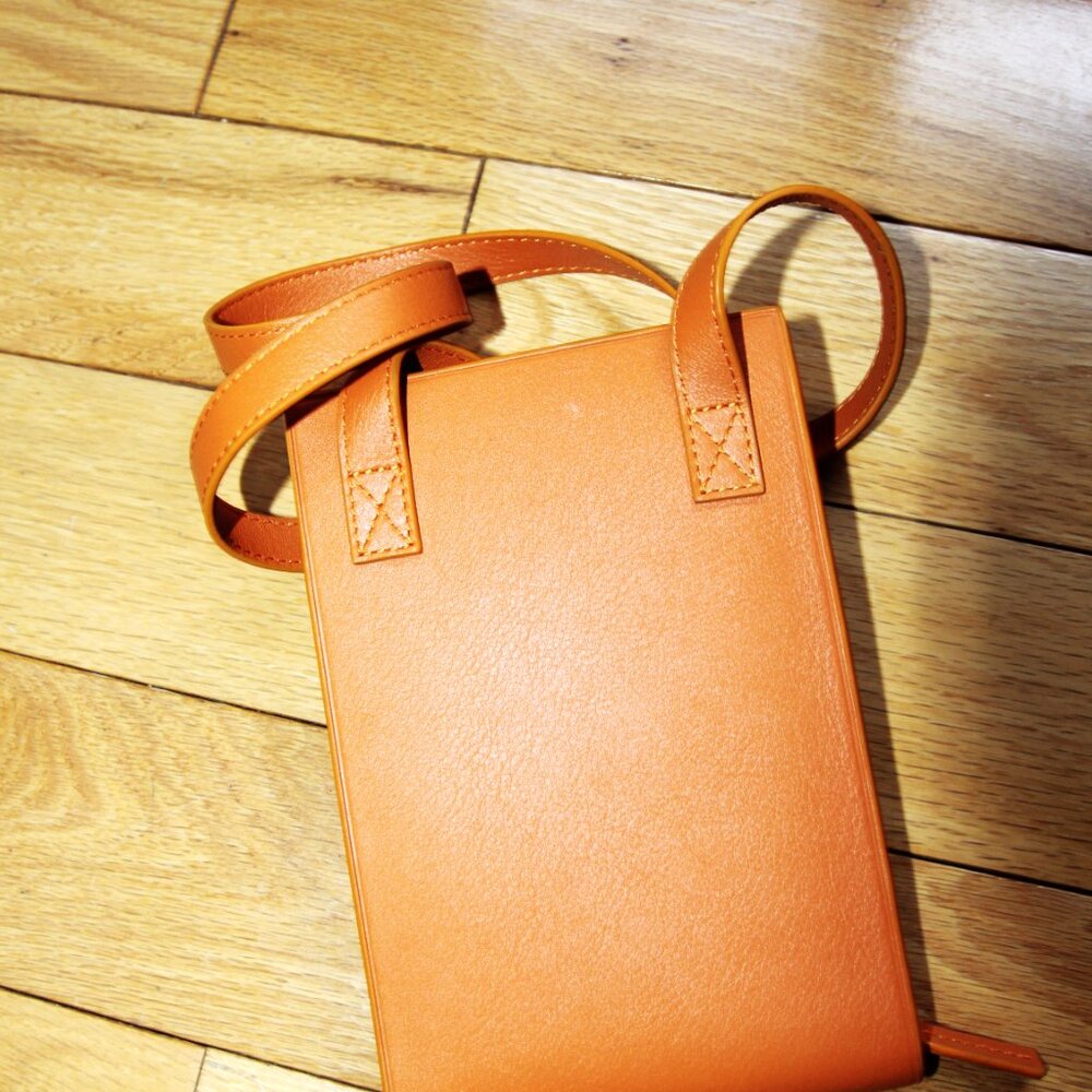 BNWT AW23 JACQUEMUS GADJO ORANGE NECK BAG - Picture 3 of 5